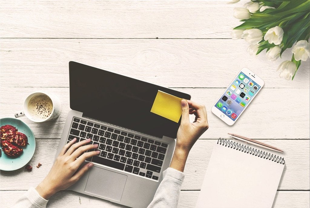 Assistants virtuels basés sur l'IA et nouvelles dynamiques d'interaction